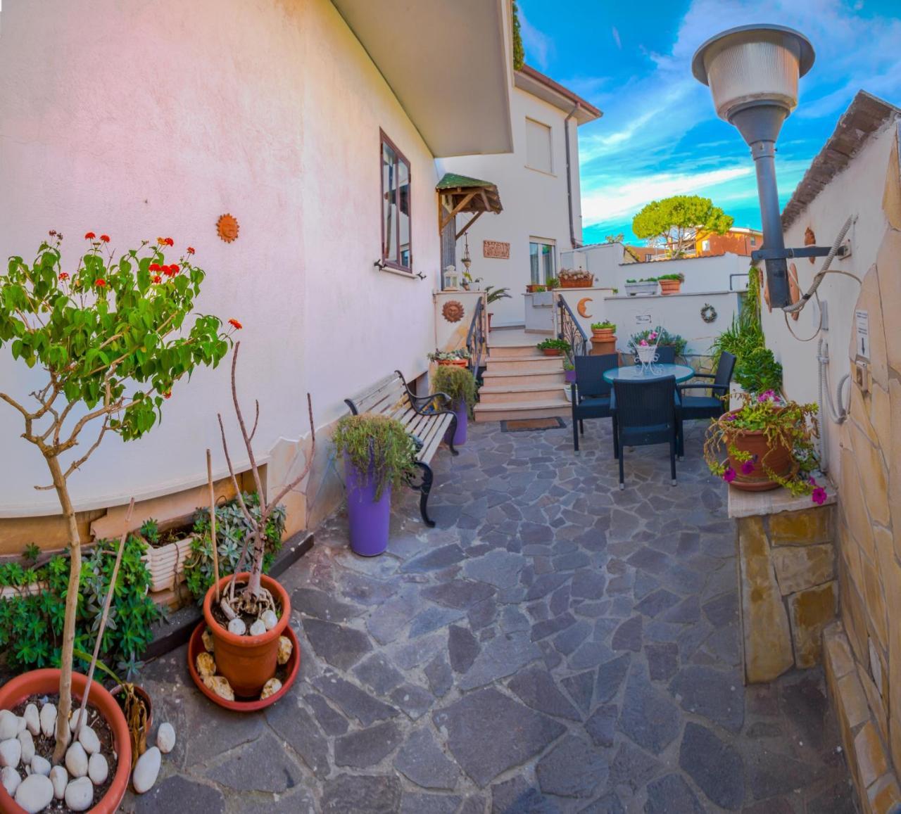 فندق Hillary House فيوميتشينو المظهر الخارجي الصورة
